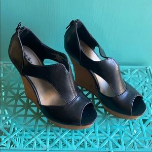 Black open toed platform shoes